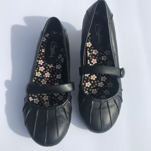 Candie’s Girls Ballet Flats with Strap. Black. Size 4